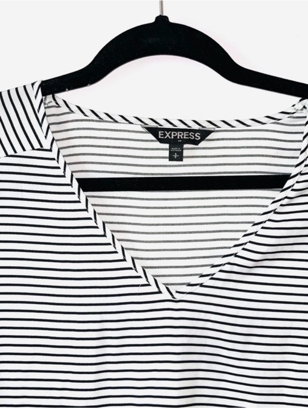 Express Black & White Striped Satin V-neck Short Sleeve Blouse Small - Picture 2 of 5